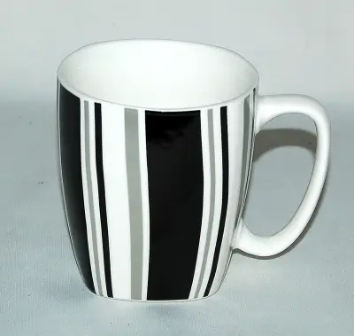 Šolja crno/belo KA302