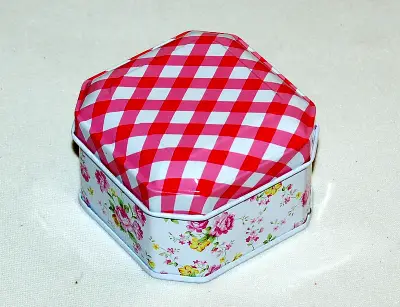 Metalna kutija 6.5x6.5x4.5cm