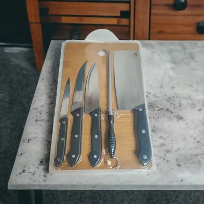 Kuhinjska daska+set noževa